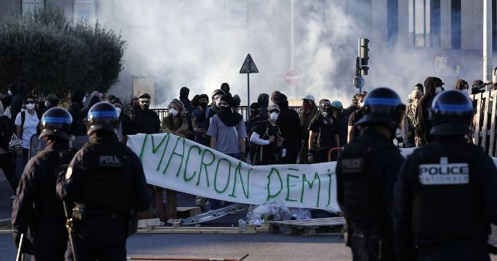 Manifestantes en Francia exigen con actos violentos la renuncia de Emmanuel Macron