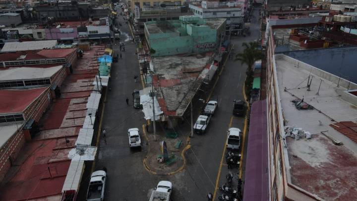 Inicia reordenamiento del comercio en Tlalnepantla centro con retiro de 34 puestos informales