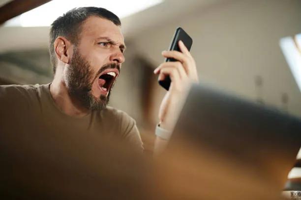 Detenido por violencia de género: La golpeaba y la amenazaba por WhatsApp