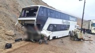 Un conductor fallecido y 40 heridos tras choque de bus con pasajeros en cuesta de Camarones