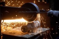 El 43% de las industrias cayó en ventas en julio y aumentan los despidos