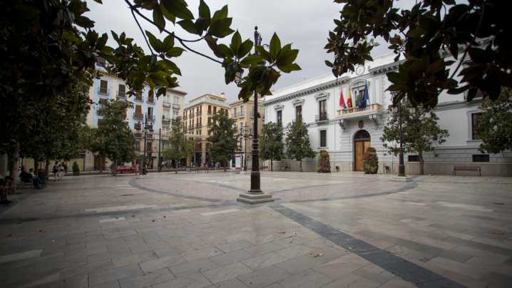 Granada contempla nuevas bonificaciones en el IBI y el impuesto de obras para 2026