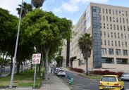 Un hombre de 70 años, herido leve al chocar con su coche contra un muro