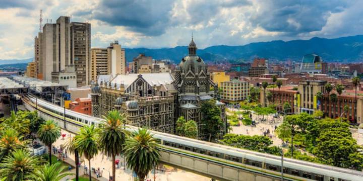 Hecho de intolerancia en Medellín: abogado fue agredido por habitante de calle, al parecer, por no darle dinero