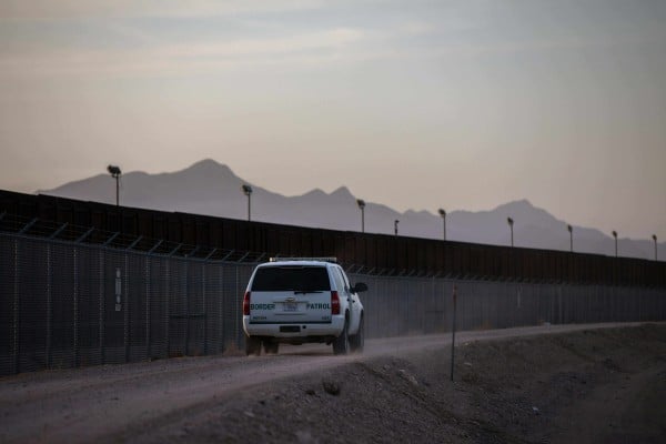 Fingen ser migrantes para atrapar a ‘polleros’