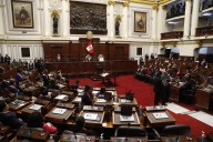 El Congreso de Perú aprueba aumentar a 960 dólares las pensiones mínimas de los docentes