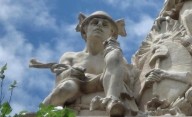 Arquitectura y mitología: el mensajero de los dioses en dos edificios de la ciudad