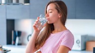 Un estudio reveló cómo el consumo de agua modula la hormona del estrés