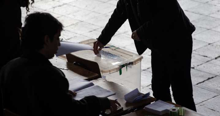 Cámara aprueba multa de hasta $100 mil por no votar en elecciones