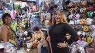 ¡Llega la época de espanto… y de tradición! Comerciantes se alistan para Día de Muertos y Halloween