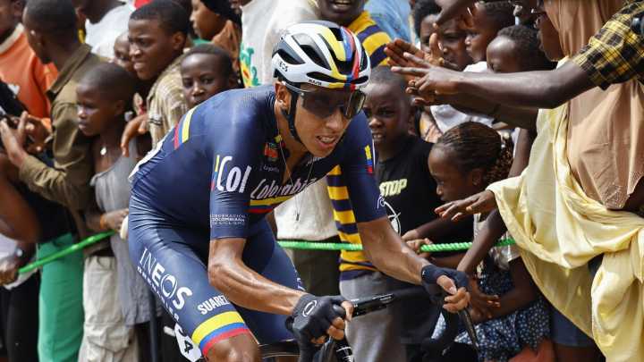 Egan Bernal tuvo un estreno amargo en el Mundial de ciclismo: no le pudo dar pelea a los favoritos y abandonó la prueba élite de ruta