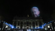 El rostro del papa Francisco iluminó el cielo del Vaticano con drones