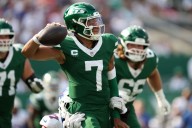 Jets QB Justin Fields in concussion protocol after rough