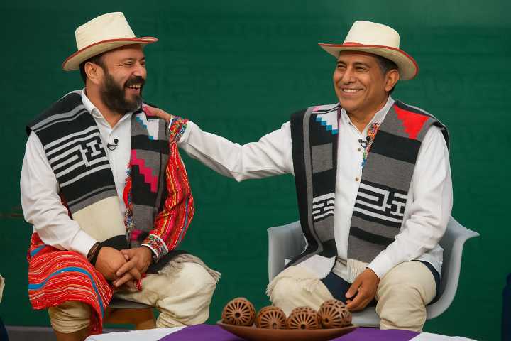 Salomón Jara tiene nueva ocurrencia: busca “mejorar su gobierno” con cotones y huipiles; funcionarios deberán disfrazarse cada miércoles, por mandato oficial