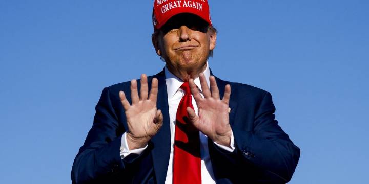 Liberals are still pushing an insane Trump conspiracy theory from before the election