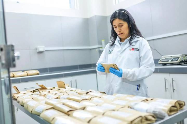 Gobierno entrega moderno complejo de laboratorios para potenciar la pequeña agricultura