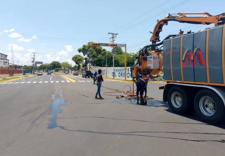 Mantienen limpieza de redes de aguas servidas en Angostura del Orinoco 