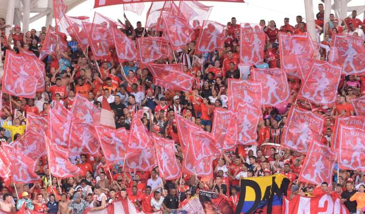 Así fue la protesta de hinchas de América en el clásico ante Cali