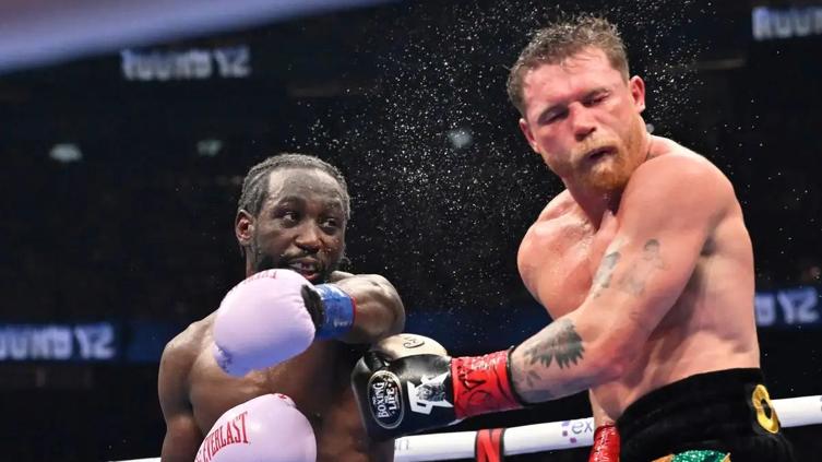 Crawford le quita el trono al Canelo y hace historia en Las Vegas