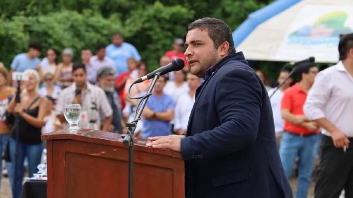 Metán firmó un convenio con el IPV para la regulación de viviendas