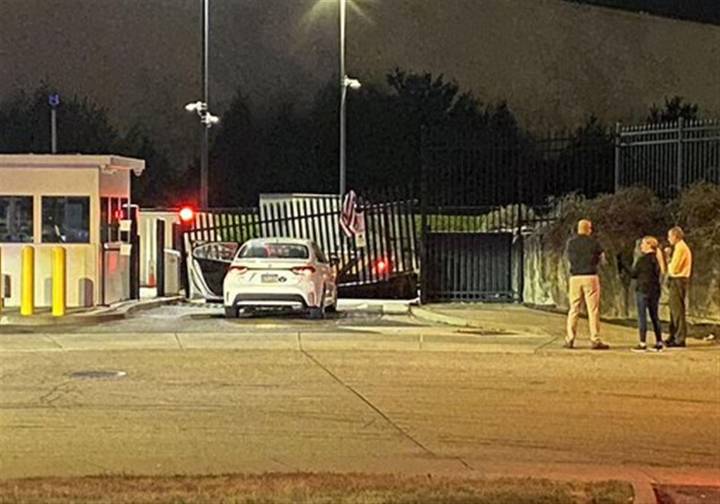 Man rams car into entrance gate of FBI Pittsburgh field office, authorities say