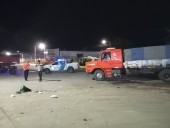 RN 226 y Pellegrini: Un motociclista sufrió heridas al chocar contra un camión
