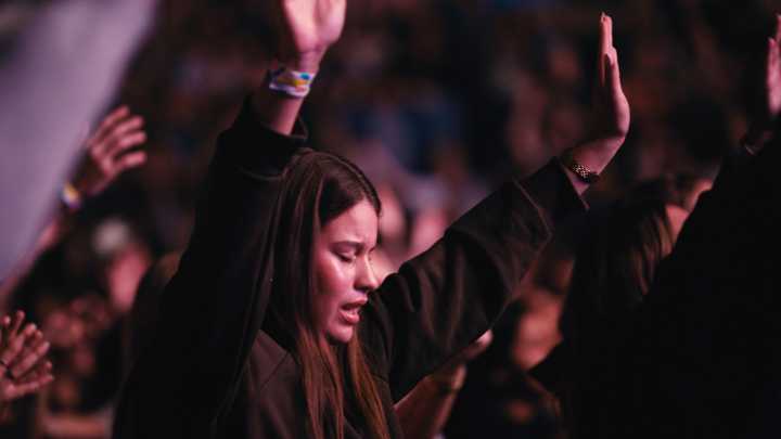 UniteUS in Tampa Sees Former Satan Worshipper Baptized, 1,000+ Choose Christ as Lord