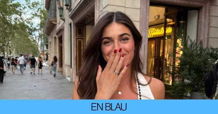 Sira Martínez, guapísima de compras por el centro de Barcelona: selfies, moda y mucho glamur