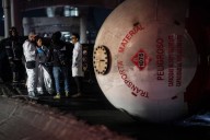 Familiares de víctimas de explosión reclaman a gasera falta de apoyo