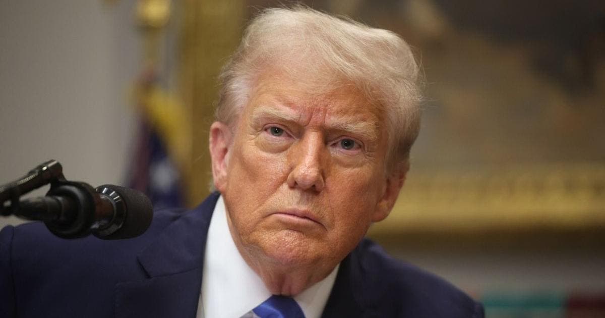 Trump pide limitar uso de Tylenol en embarazo y alerta sobre posible vínculo con autismo