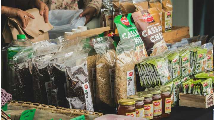 Tripulación de LifeNet 1-1 organiza colecta de alimentos en Omaha