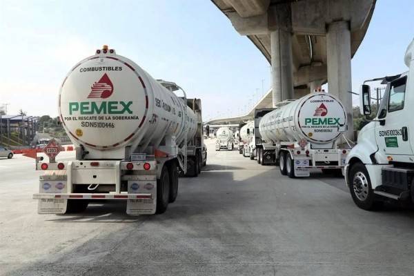 Ponen códigos QR a pipas para combatir huachicol