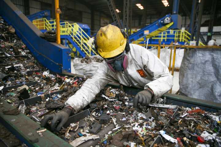 El "acero verde" se forja en Ecuador con millones de toneladas de chatarra reciclada