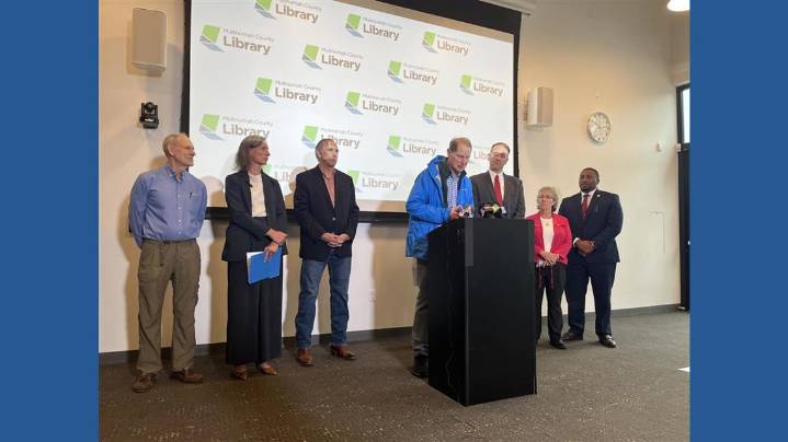 Oregon lawmakers vow to protect vote by mail after Trump threatens to end it