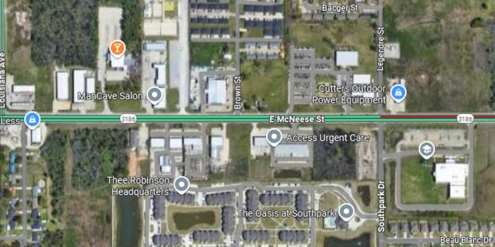 Officers responding to crash on E. McNeese Street