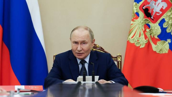 Putin anuncia que Rusia cumplirá los límites de armas nucleares por un año más