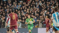 El tremendo guiño de Dibu Martínez a Franco Armani tras el triunfo de la Selección