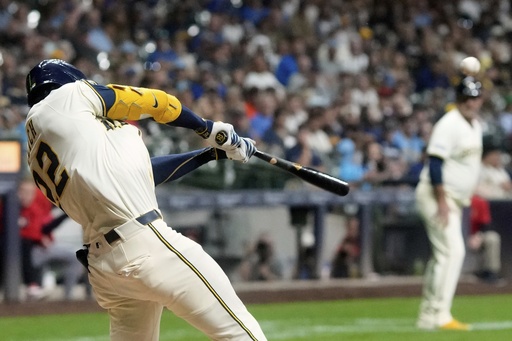 Yelich logra su impulsada 100 y Cerveceros vencen 5-2 a Angelinos para completar barrida