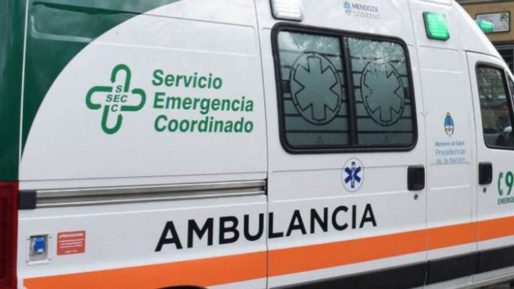 Un adolescente de 15 años fue atropellado cuando descendía de un micro y está grave