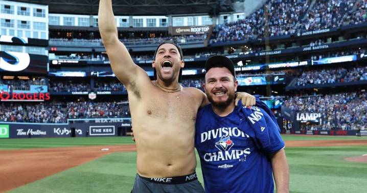 Toronto police want to help Blue Jays’ Springer ride horse