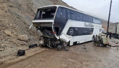 Bus colisiona en Arica y deja un fallecido y varios heridos