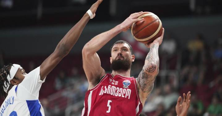 Georgia sorprende a Francia y avanza a cuartos de EuroBasket