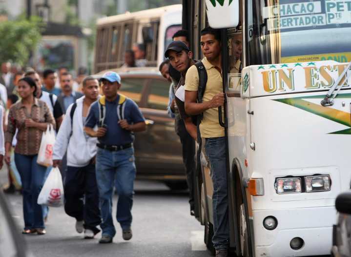 Transportistas piden pasaje a 0,50 dólares y bono de $30 para usuarios