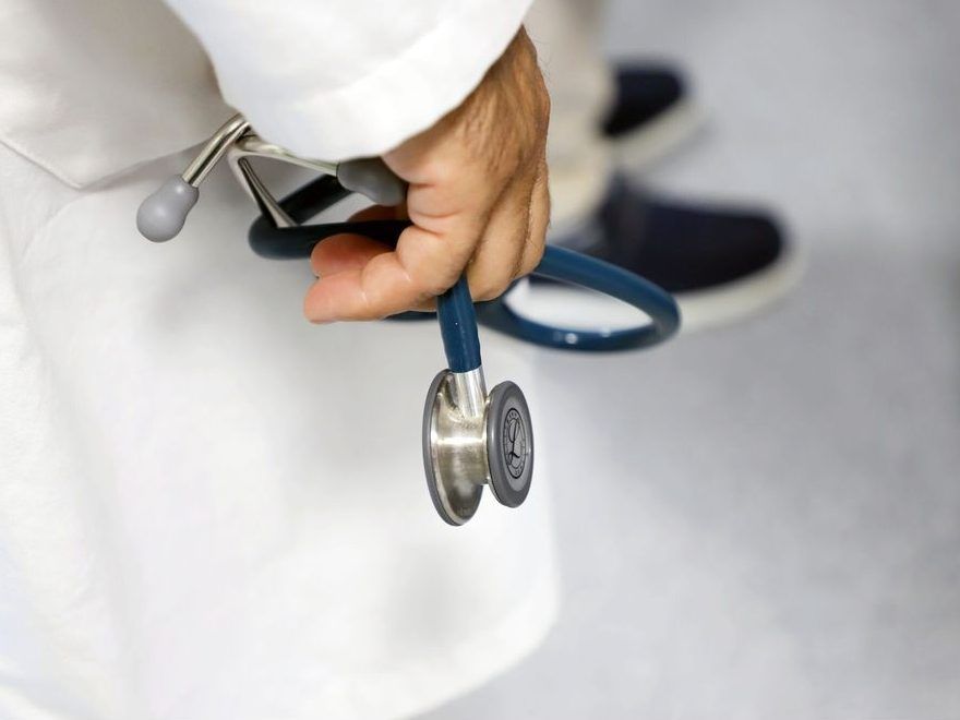 White House says doctors may be exempt from $100K H