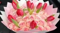 El truco de los floristas para que tu ramo de tulipanes luzca perfecto por mucho más tiempo