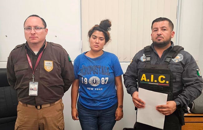 Entregan INM y FGE a mujer buscada por los US Marshalls en Texas
