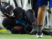 Video: Tyreke Hill sufre una severa lesión en la rodilla
