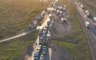 Colapsa tramo de la carretera Monterrey-Saltillo por accidente de tráiler en Santa Catarina