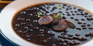 Por esta razón deberías de comer frijoles negros con frecuencia
