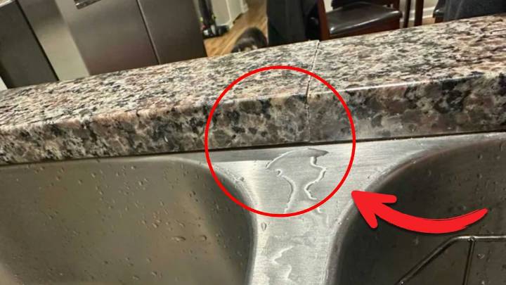 Con un truco casero: cómo remover la mugre acumulada en los bordes de la pileta de platos